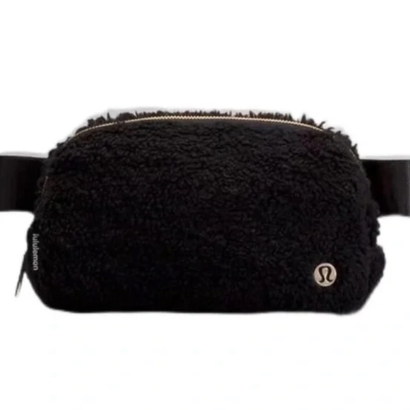 Lululemon Everywhere Belt Bag Black Fleece - Picture 5 of 9